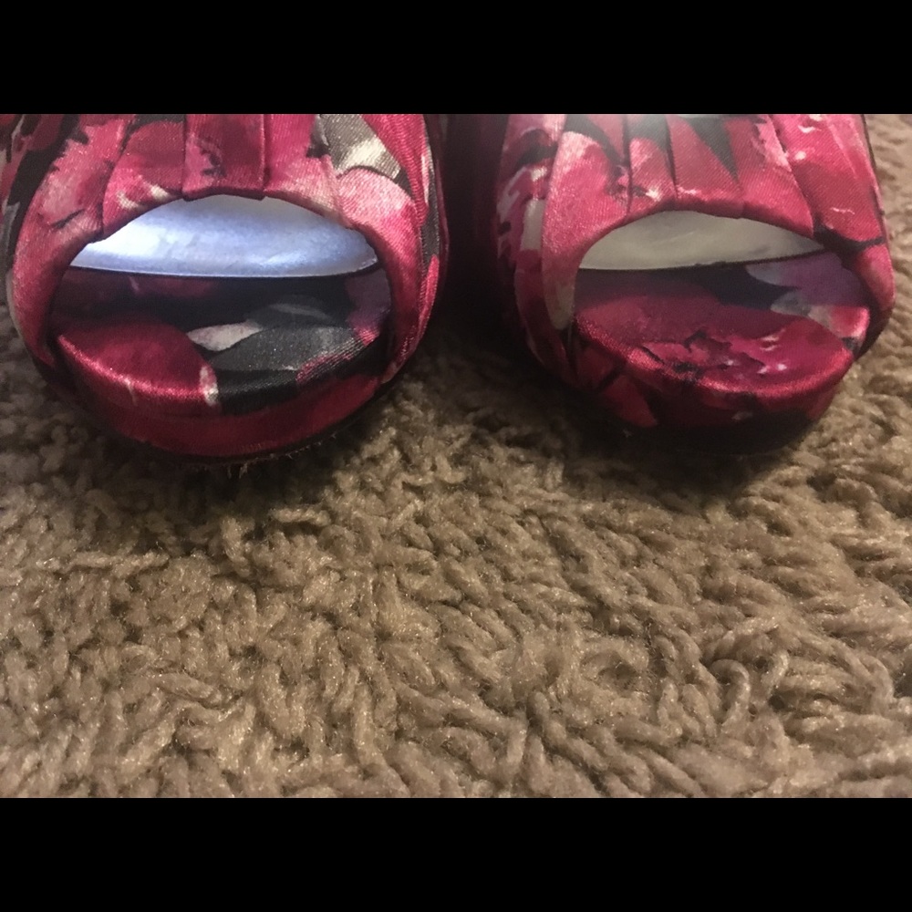 White House Black Market Satin Peep toe pump Final price - Picture 6 of 6